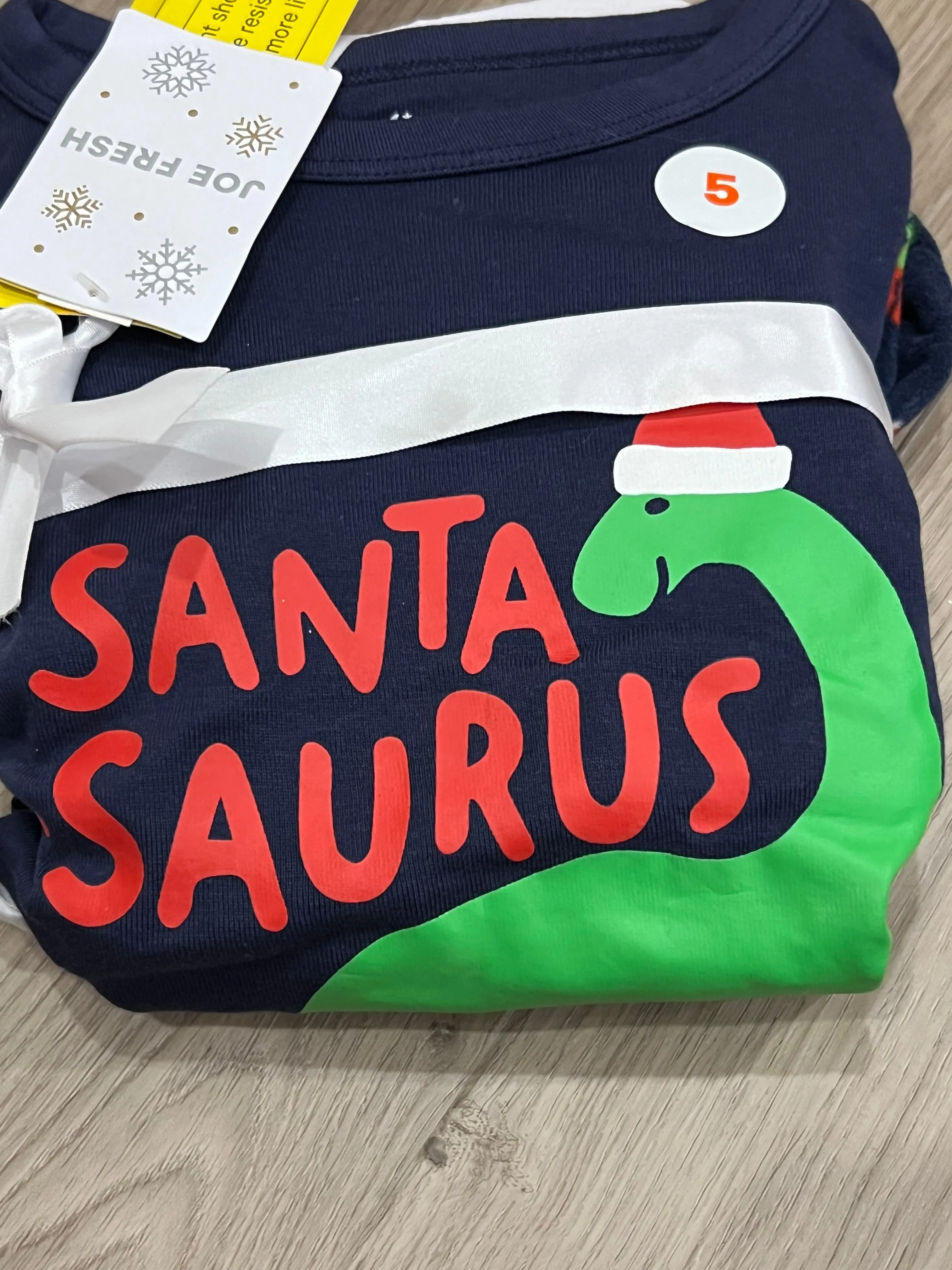 BNWT, “Santa Saurus” Two-piece Pajamas, 2 piece PJ set from Joe Fresh, size 5, Kids 5/5T (extra small)