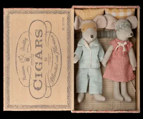 Mum & Dad Mice in Cigar Box