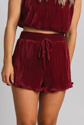 Pleated shorts maroon